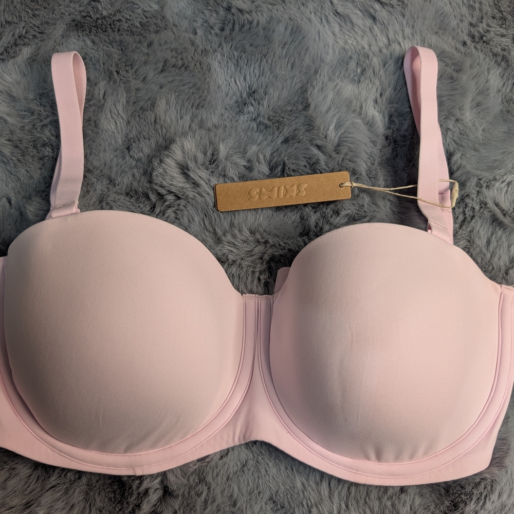 Skims Fits everybody Strapless Bra Cherry Blossom 32F.